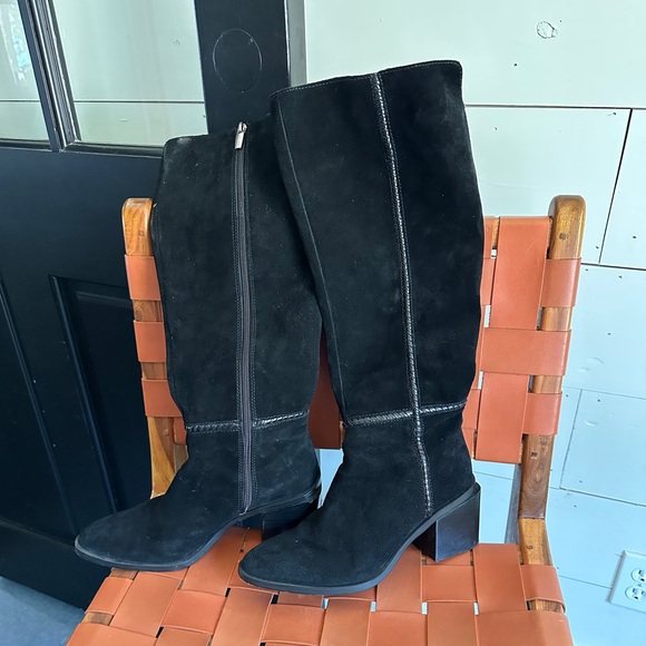 Vince Camuto Kaleeca Black Suede Boots - 8 - Picture 2 of 4